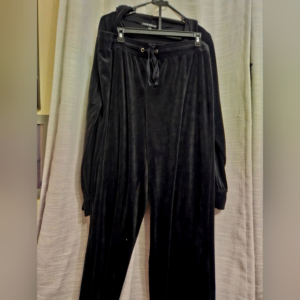 Fashion Nova Black Velour Jogger Set